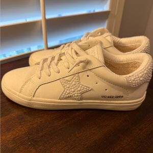 Vintage Havana The Dayna Pearl Studded Sneaker size 7.5